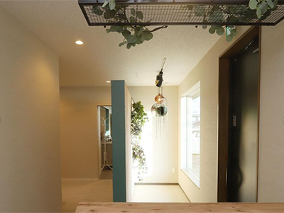 店舗内の入口内装