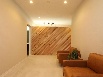 店舗内の待合ホール内装